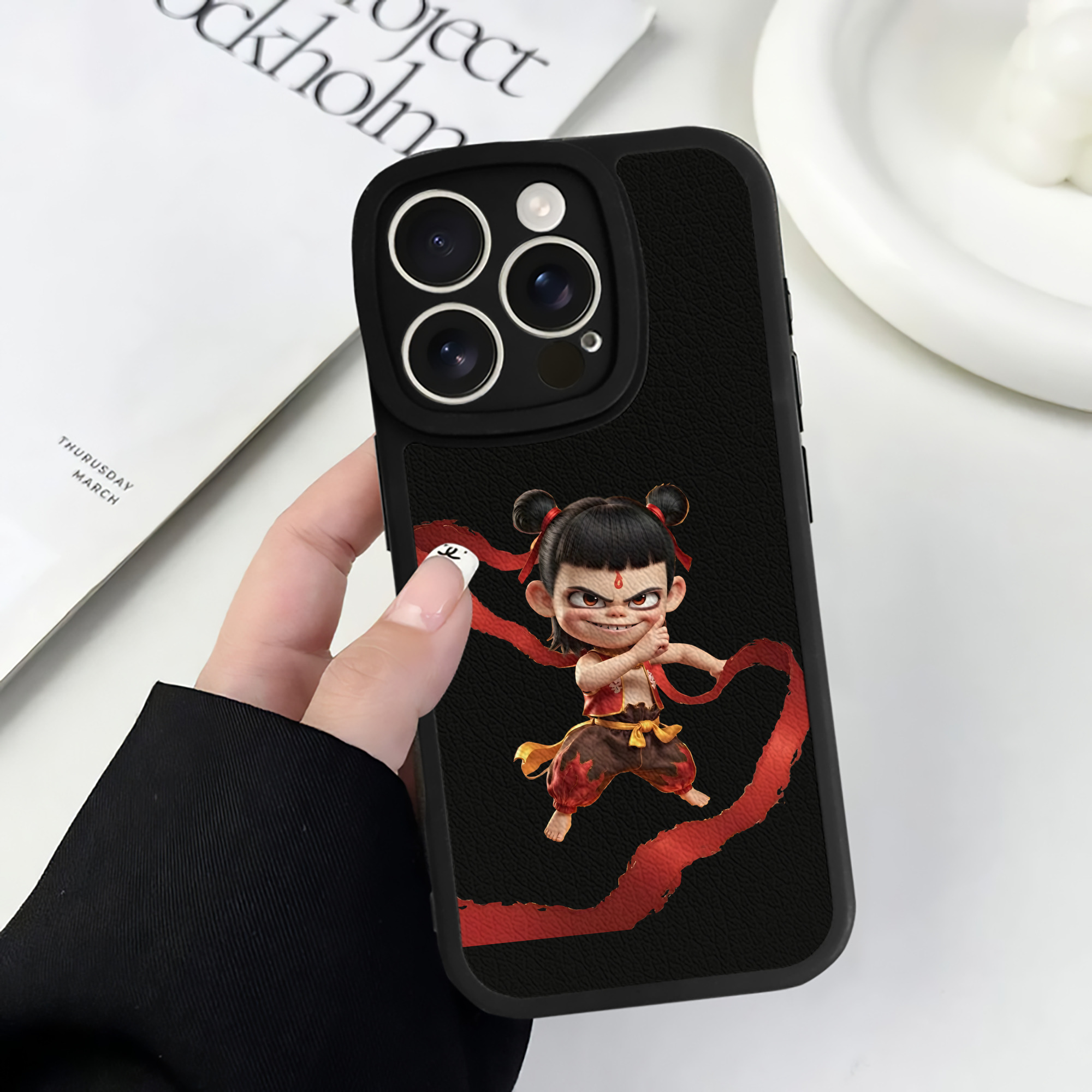 （画像用） Ne Zha 2 ナタ 魔童の大暴れ 【iPhone 16シリーズ対応】シリコンスマホケース（レザー調） 材質：シリコン